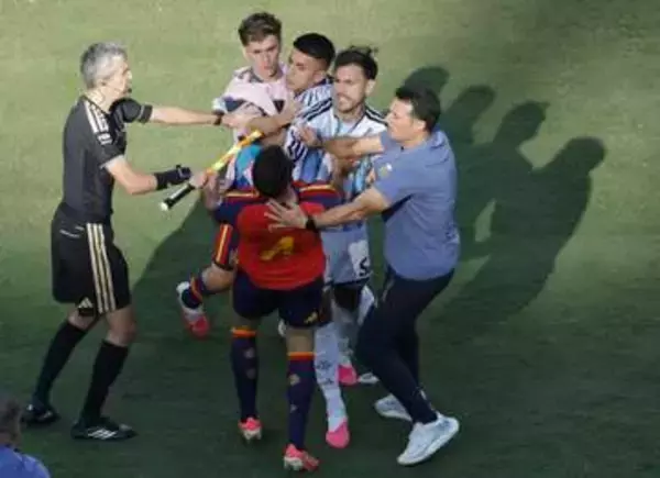 決勝後の乱闘騒動を調査　サッカーW杯でFIFA