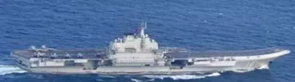 空母「遼寧」が沖縄通過　防衛省公表、発着艦も