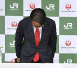 「JR東日本社長、運行停止を謝罪　「心からおわび」」の画像1