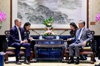首脳会談へ「障害排除を」　中国外相、米大使と会談