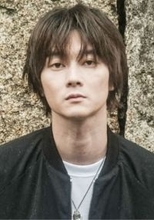 俳優の柳俊太郎さん結婚　モデルの玖瑠実さんと