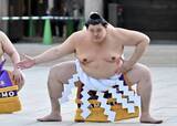 「明治神宮で両横綱土俵入り　新春恒例、観衆約2千人」の画像1