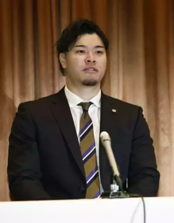 MVP佐藤が大幅増5億円　キャンプイン直前で更改