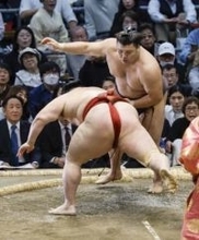 豊昇龍勝ち越し、霧島9勝目　豪ノ山も1敗守る、春場所