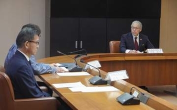 「嘉手納常態化」に沖縄県抗議　米降下訓練、2日連続受け