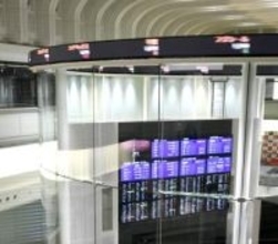 東証、一時300円高　売り一巡後に買い戻し