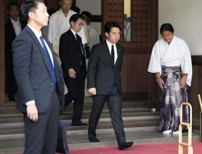 小泉防衛相ら4閣僚が靖国参拝　高市首相、武道館から「遥拝」