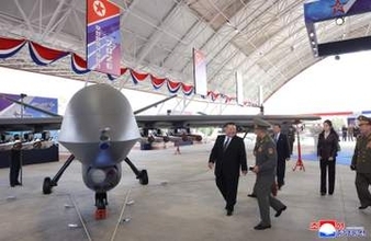 北朝鮮、無人機と放射砲で示威　軍事関連の航空展、金正恩氏出席