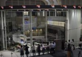 東証、午前終値804円安　高値警戒で利益確定売り