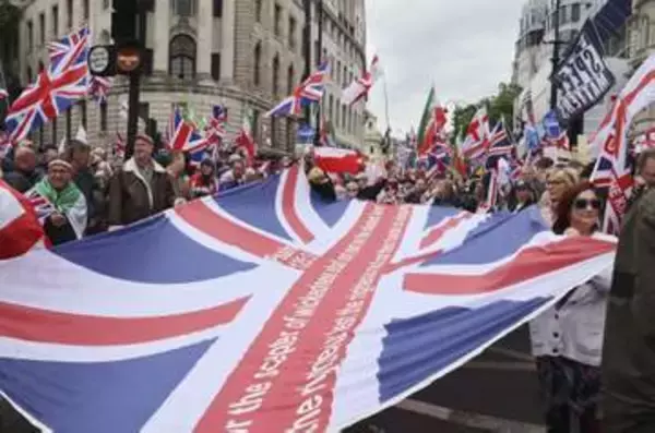 ロンドン、極右デモに6万人参加　親パレスチナは2万人行進