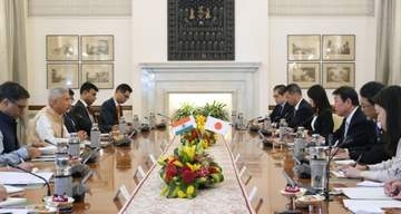 日印外相、エネ供給連携へ　中東情勢、重要資源も協議