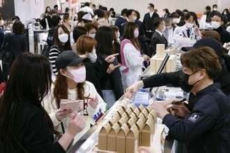 景気拡大、戦後最長タイか　政府、6月も回復判断維持の公算