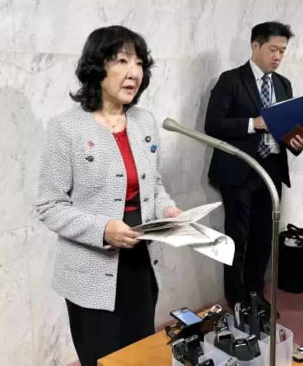 東京円、157円台前半