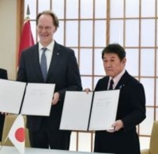 日本とカナダ、第三国退避で協力　互いの国民を保護、覚書に署名