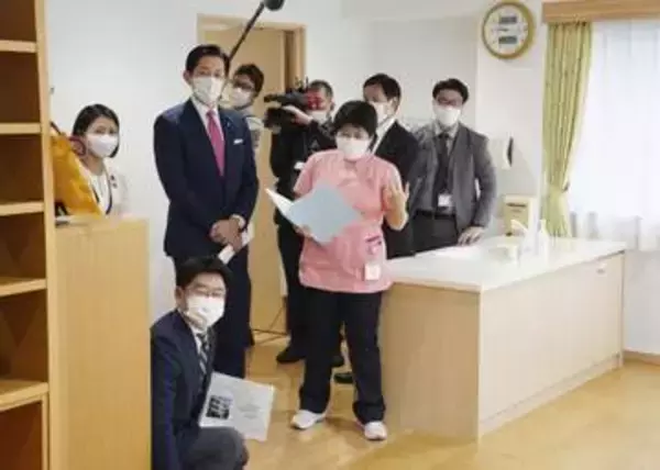 小林鷹之氏、産後ケア施設を視察　「支援に力入れる」