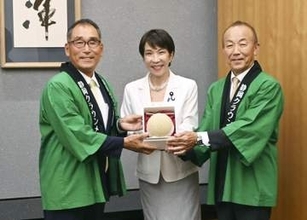 首相に高級静岡メロン贈呈　豪州へのお土産きっかけ