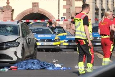 ドイツで人混みに車、2人死亡　ライプチヒ「無差別殺傷」疑い