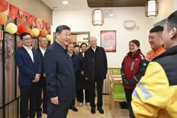 中国主席、宅配の配達員ねぎらう　不満抑える狙いか