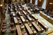 衆院委、議員定数削減法を質疑　野党欠席、与党は採決提案