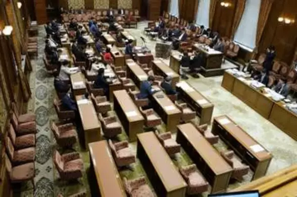 衆院委、議員定数削減法を質疑　野党欠席、与党は採決提案