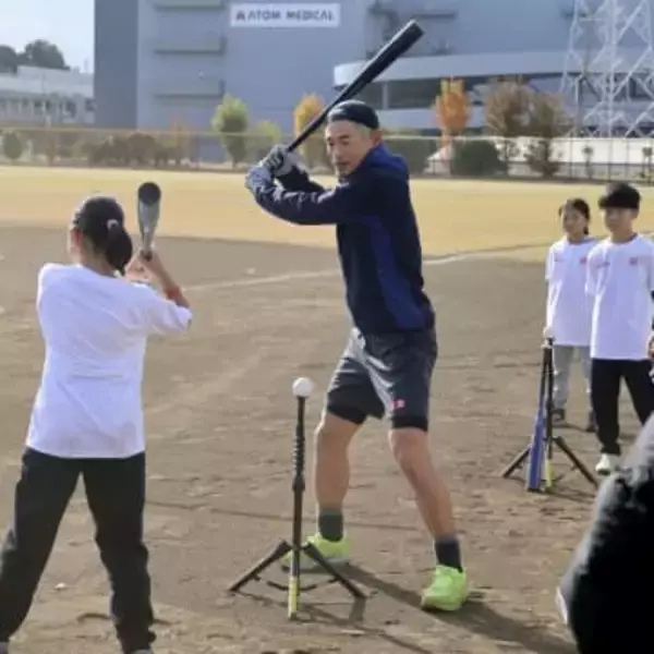 イチローさんが小中学生を指導　埼玉・和光、「みるみるうまく」