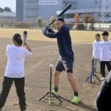 イチローさんが小中学生を指導　埼玉・和光、「みるみるうまく」