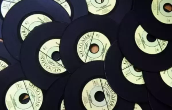 ロシア老舗がレコード生産再開　メロディア