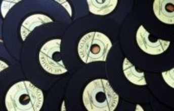 ロシア老舗がレコード生産再開　メロディア