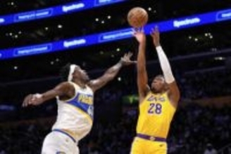 八村塁、先発して13得点　米バスケNBA、レーカーズ勝つ