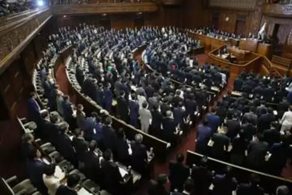 出産、保険適用で無償化へ　医療改革法案が衆院通過