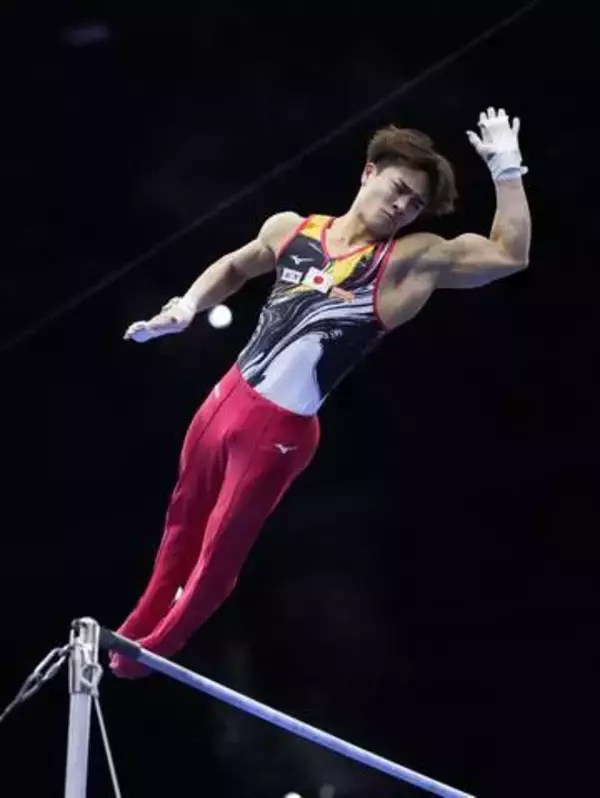 岡慎之助、鉄棒で銀メダル　世界体操最終日