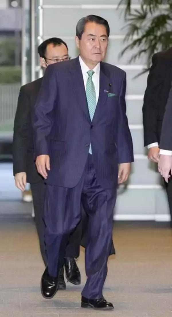 復興相「靖国参拝せず」　春季例大祭、首相対応焦点