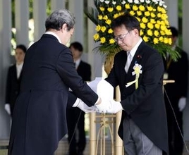 千鳥ケ淵墓苑で拝礼式　戦没者193柱を納骨