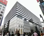 東京・銀座シックスで刺激臭　約20人が体調不良訴え