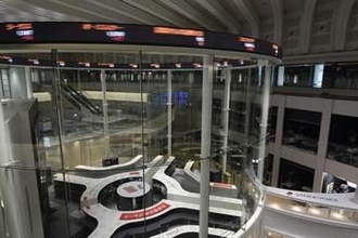 東証、一時1500円超高　大幅安の反動で買い戻し