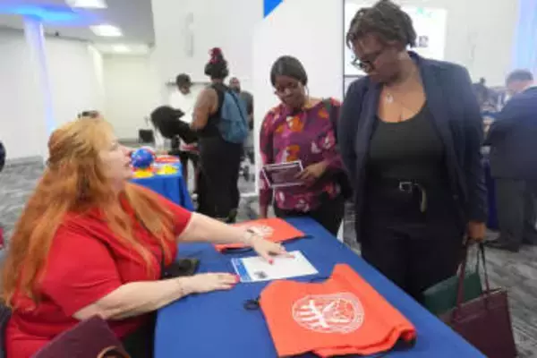 米国の雇用減、民間調査で鮮明に　10月、前年2.8倍に急増