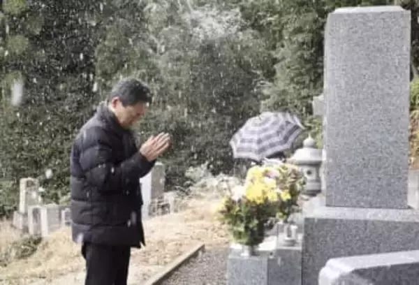 軽井沢バス事故10年、遺族墓参　風化防止に「語り継ぎ重要」