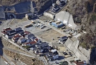 大船渡の山林火災、26日で1年　傷痕残る山肌、住宅街