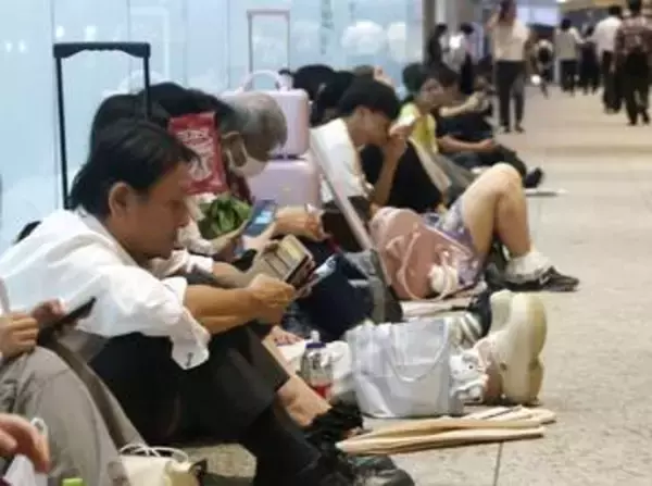 名古屋で猛烈な雨、帰宅の足直撃　交通ストップ、にじむ疲れ