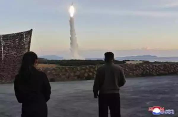 中距離ミサイル千キロ飛行　北朝鮮、極超音速兵器か