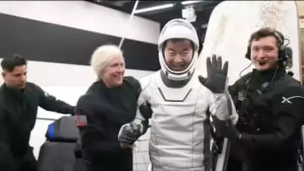 油井亀美也さん、5カ月ぶり帰還　2回目の宇宙基地滞在終え米沖に