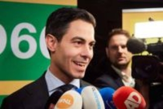 オランダで中道リベラル最多得票　民主66、連立政権の交渉主導へ