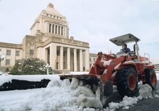 ＜あのころ＞国会議事堂にブルドーザー　28年前の1月9日
