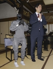 まるで僧侶、京大がロボット開発　経典学習のAIで対話も