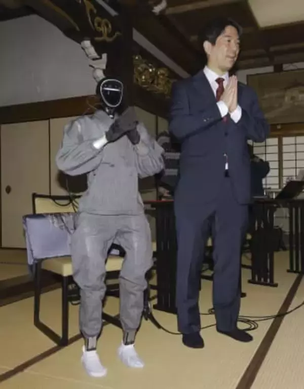 まるで僧侶、京大がロボット開発　経典学習のAIで対話も