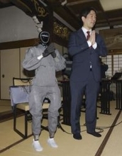 まるで僧侶、京大がロボット開発　経典学習のAIで対話も