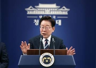 北朝鮮の段階的非核化を提案　韓国大統領、トランプ氏に