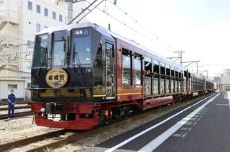 嵯峨野鉄道に新型トロッコ列車　天井までガラス張り、没入感向上