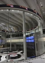 東証続伸、終値は342円高　中東情勢警戒も買い戻し優勢に