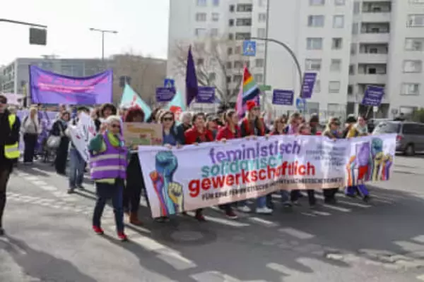 世界の女性「格差解消を」　イラン出身、祖国窮状訴え